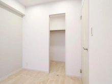 【神奈川県/川崎市多摩区中野島】多摩川テラス 洋室：約5.3帖
ウォークインクローゼット付き