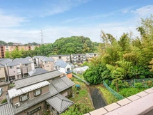 【神奈川県/川崎市宮前区西野川】ライオンズヒルズ梶が谷  眺望：洋室側バルコニーから