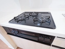 【神奈川県/横浜市旭区白根町】ガーデンテラス白根台 9号棟 キッチン：三口コンロ