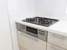 【東京都/八王子市追分町】朝日八王子マンション キッチン：三口コンロ