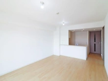 【東京都/江戸川区篠崎町】アデニウム篠崎 LDK：約15.3帖
床暖房付き