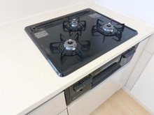 【東京都/江戸川区篠崎町】アデニウム篠崎 キッチン：三口コンロ