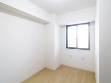 【東京都/江戸川区篠崎町】アデニウム篠崎 洋室：約5.0帖
ウォークインクローゼット付き