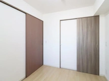 【東京都/江戸川区篠崎町】アデニウム篠崎 洋室：約5.0帖
ウォークインクローゼット付き