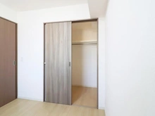 【東京都/江戸川区篠崎町】アデニウム篠崎 洋室：約5.0帖
ウォークインクローゼット付き