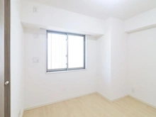 【東京都/江戸川区篠崎町】アデニウム篠崎 洋室：約6.0帖
ウォークインクローゼット付き