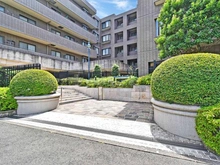 【神奈川県/川崎市麻生区上麻生】パーク・ハイム新百合ヶ丘壱番館 アプローチ