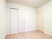 【東京都/世田谷区北烏山】パークアベニュー芦花公園 壱番館 洋室：約5.6帖
ウォークインクローゼット付き