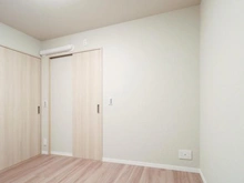 【東京都/世田谷区北烏山】パークアベニュー芦花公園 壱番館 洋室：約4.7帖
ウォークインクローゼット付き