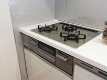 【東京都/多摩市乞田】ライオンズヴィアーレ多摩永山 キッチン：三口コンロ