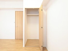 【神奈川県/横浜市港南区野庭町】コスモ上永谷 洋室：約8.2帖