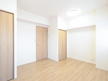 【神奈川県/横浜市港南区野庭町】コスモ上永谷 洋室：約8.2帖