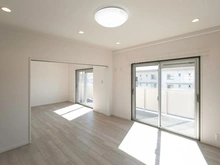 【東京都/多摩市貝取】貝取団地4-4-7 リビング・ダイニング：（奥）洋室