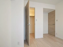 【神奈川県/横浜市都筑区大熊町】大倉山キャッスル 洋室：約6.2帖
ウォークインクローゼット付き