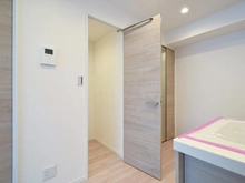 【神奈川県/横浜市都筑区大熊町】大倉山キャッスル サービスルーム（納戸）：キッチン横