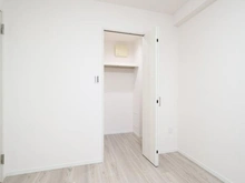 【東京都/多摩市落合】クロスウィル多摩センター 洋室：約6.5帖
ウォークインクローゼット付き
