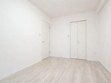 【東京都/多摩市落合】クロスウィル多摩センター 洋室：約6.5帖
ウォークインクローゼット付き