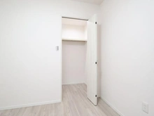 【東京都/多摩市落合】クロスウィル多摩センター 洋室：約4.5帖
ウォークインクローゼット付き