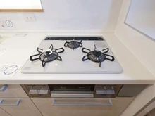 【東京都/多摩市落合】カインドステージ多摩センター キッチン：三口コンロ