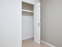 【東京都/府中市四谷】ルイシャトレ府中フェアリーコート 洋室：約5.0帖