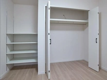 【東京都/府中市四谷】ルイシャトレ府中フェアリーコート 洋室：約6.0帖