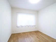 【神奈川県/川崎市宮前区南平台】平住宅 2号棟 洋室：約6.6帖