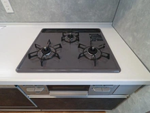 【神奈川県/海老名市杉久保北】南えびな杉久保サンパルク650A街区2号 キッチン：三口コンロ