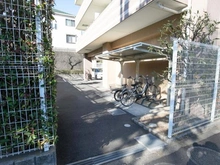 【東京都/多摩市南野】グランスイート多摩センター 駐輪場