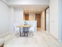 【神奈川県/川崎市川崎区大師本町】シャリエ川崎大師 LDK：約13.5帖※家具調度品等は販売価格に含まれません。
床暖房付き