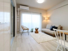 【神奈川県/川崎市川崎区大師本町】シャリエ川崎大師 リビング・ダイニング：約10.1帖
床暖房付き