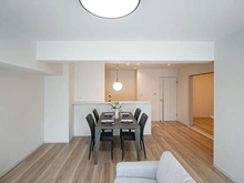 【神奈川県/横浜市神奈川区白幡南町】インペリアル東白楽ガーデンハウス A棟 LDK：約16.8帖　※家具調度品等は販売価格に含まれません。