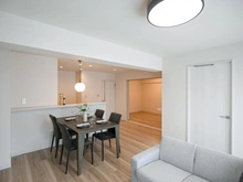 【神奈川県/横浜市神奈川区白幡南町】インペリアル東白楽ガーデンハウス A棟 LDK：約16.8帖