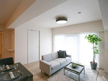 【神奈川県/横浜市神奈川区白幡南町】インペリアル東白楽ガーデンハウス A棟 リビング・ダイニング