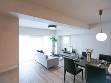 【神奈川県/横浜市神奈川区白幡南町】インペリアル東白楽ガーデンハウス A棟 リビング・ダイニング