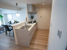 【神奈川県/横浜市神奈川区白幡南町】インペリアル東白楽ガーデンハウス A棟 キッチン