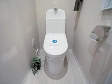 【神奈川県/横浜市神奈川区白幡南町】インペリアル東白楽ガーデンハウス A棟 トイレ