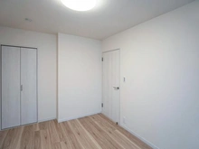 【神奈川県/横浜市神奈川区白幡南町】インペリアル東白楽ガーデンハウス A棟 洋室：約6.9帖