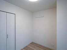 【神奈川県/横浜市神奈川区白幡南町】インペリアル東白楽ガーデンハウス A棟 サービスルーム（納戸）：約4.2帖