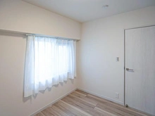 【神奈川県/横浜市神奈川区白幡南町】インペリアル東白楽ガーデンハウス A棟 サービスルーム（納戸）：約4.2帖