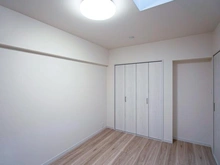 【神奈川県/横浜市神奈川区白幡南町】インペリアル東白楽ガーデンハウス A棟 洋室：約6.0帖