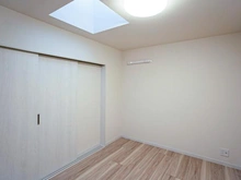 【神奈川県/横浜市神奈川区白幡南町】インペリアル東白楽ガーデンハウス A棟 洋室：約6.0帖