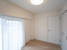 【神奈川県/横浜市神奈川区白幡南町】インペリアル東白楽ガーデンハウス A棟 洋室：約5.4帖