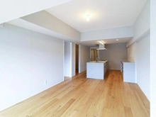 【東京都/多摩市関戸】ザ・スクエア B棟 LDK：約16.0帖