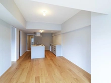 【東京都/多摩市関戸】ザ・スクエア B棟 LDK：約16.0帖