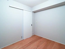 【東京都/多摩市関戸】ザ・スクエア B棟 サービスルーム（納戸）：約5.0帖