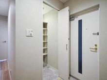 【東京都/八王子市明神町】エクセレンス八王子 玄関：シューズインクローゼット付き