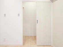 【東京都/世田谷区野毛】ライオンズマンション上野毛第3 洋室：約4.6帖
ウォークインクローゼット付き