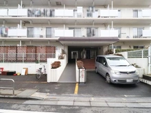 【東京都/東大和市立野】東大和ナショナルコート アプローチ