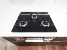 【神奈川県/茅ヶ崎市幸町】リストレジデンス茅ヶ崎 キッチン：三口コンロ