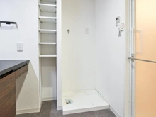 【神奈川県/川崎市麻生区向原】クレストフォルム新百合ヶ丘サウスヒル 洗面室：洗濯機置場